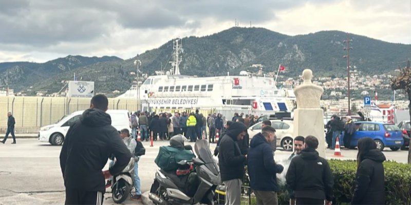 Midilli’de Şap Karantinası Krizi: Çiftçiler Limanı Abluka Altına Aldı, Feribot Seferleri Durduruldu