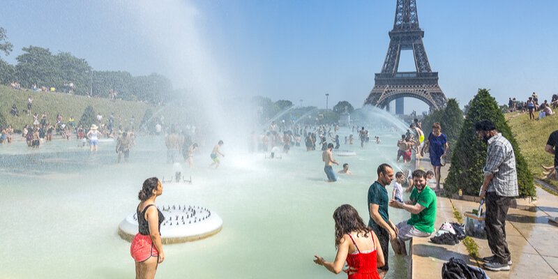 Sıcak Hava Dalgaları Paris Turizmini Etkiliyor: Kent İklim Değişikliğine Uyum Arayışında