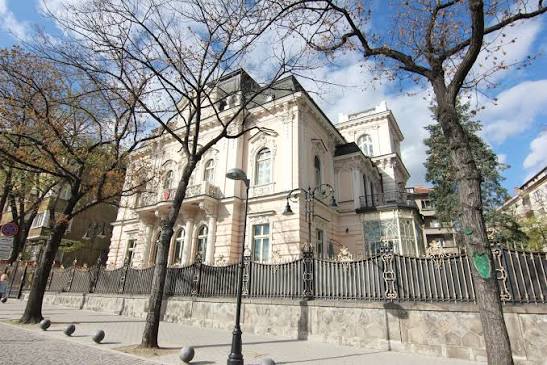 dış mekan, bulut, gökyüzü, bina içeren bir resim
Yapay zeka tarafından oluşturulmuş içerik yanlış olabilir.