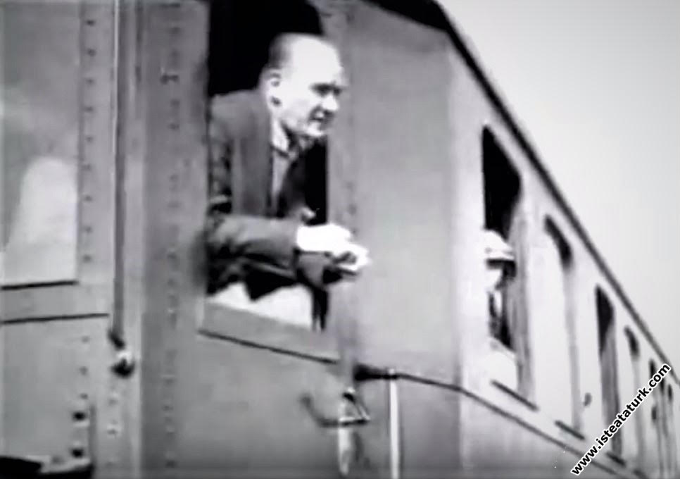 tren, kişi, şahıs, siyah beyaz, adam, insan içeren bir resim
Yapay zeka tarafından oluşturulmuş içerik yanlış olabilir.